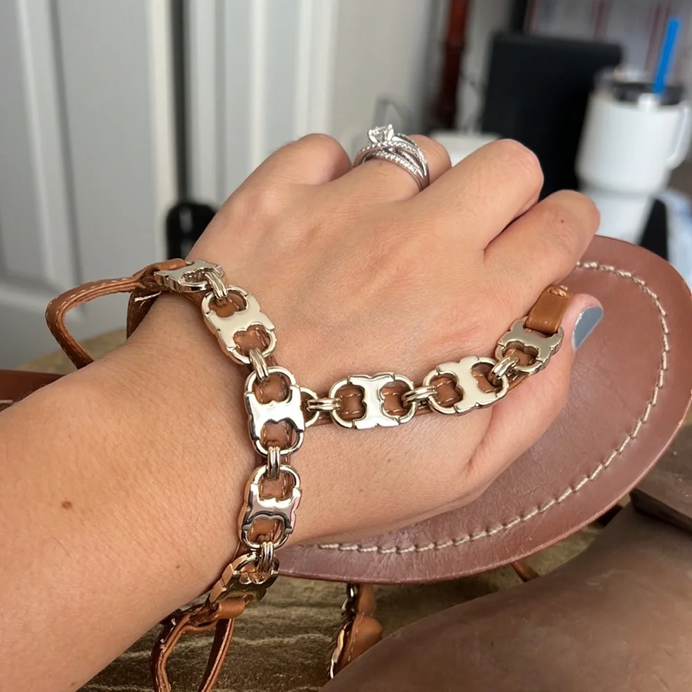 Tory Burch Gemini brown T-strap sandal,  gold metal link hardware, size 8 - Picture 11 of 12